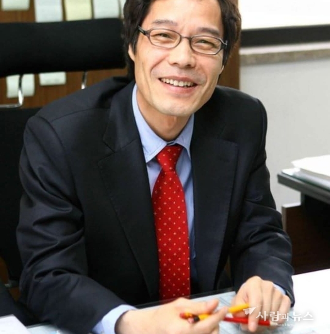 중앙대학교 예술대학원장을 맡고 있는 <strong>이대영 교수의 SNS 페이스북 프로필 사진 </strong>