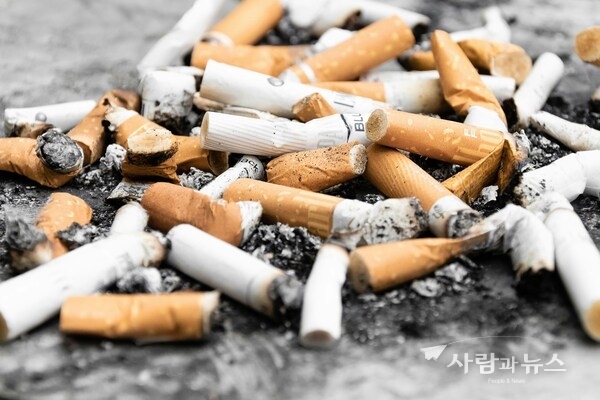"A free online course called Understanding Tobacco Harm Reduction has been launched by Knowledge·Action·Change in a bid to reduce smoking-related death and disease. Photo credit: Pawel Czerwinski"