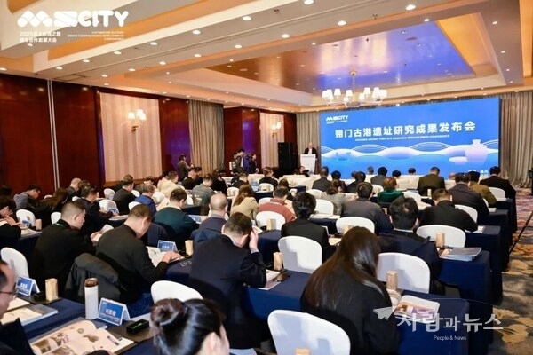 Photo shows a scene of the Shuomen Ancient Port Site Research Results Press Conference held in Wenzhou City of Zhejiang Province, east China.