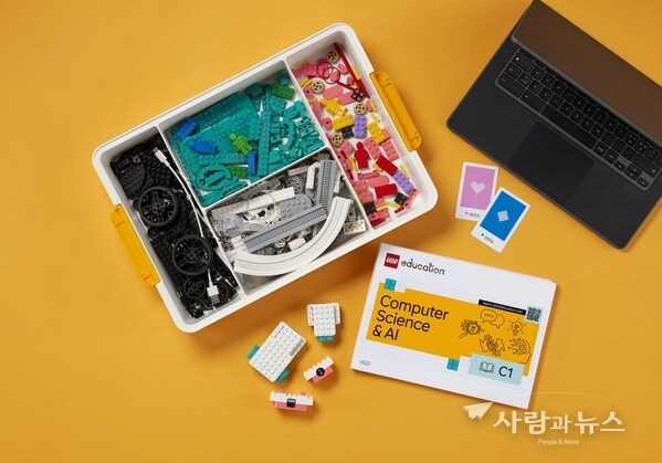 LEGO® Education Computer Science & AI kits include LEGO® bricks, hardware, and lessons that are accessible for beginners while offering infinite possibilities for experienced learners.