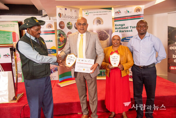 From left: Mr. James Wanjohi, Director in charge of State Corporations, presents the 1st and 3rd Place awards in the Washed Arabica Category to John Sathya, CEO, Tatu Coffee Estates Limited; Faith Karimi, General Manager, Oaklands Coffee Marketing Limited;and Simon Nyamu, Chief Liquorer, Tatu Coffee Estates Limited, during the National Taste of Harvest Kenya 2025–2026, the country’s most prestigious coffee quality competition. Tatu Coffee is owned by Rendeavour, the developer of Tatu City Special Economic Zone.